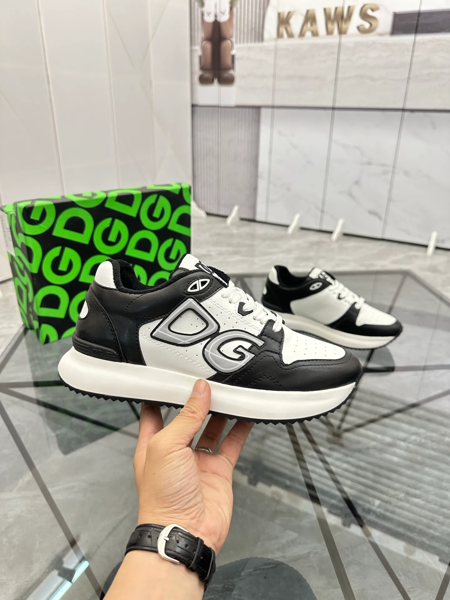 Men's shoes: 💰P500¥ Product trademark: DG "Dolce & Gabbana*" low-top sneakers Regular size: 38-44 (can be customized to 45.46.) Product materials: Upper imported cowhide stitching original material, breathable lining, original outsole. Number: 803